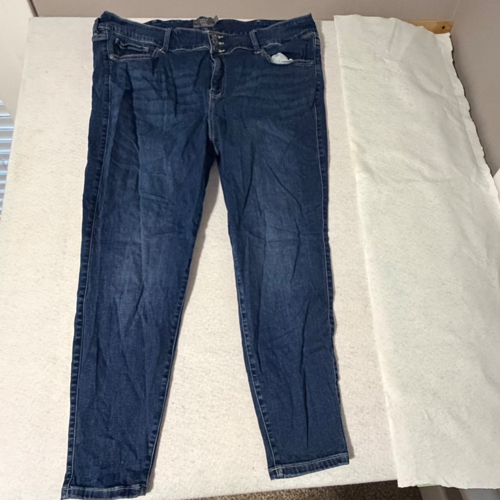 Torrid Super Soft Jegging Jeans Dark Wash Blue High Rise 3-Button 24R Plus Size